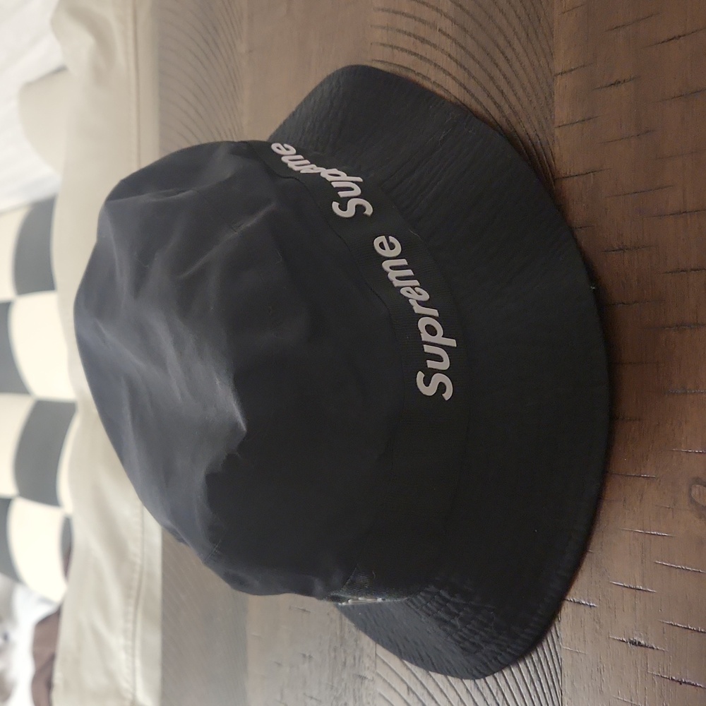 Supreme Nylon Bucket Hat M/L unisex